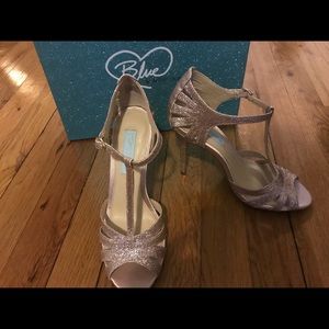 Beautiful Betsy Johnson Blue Gold Heels